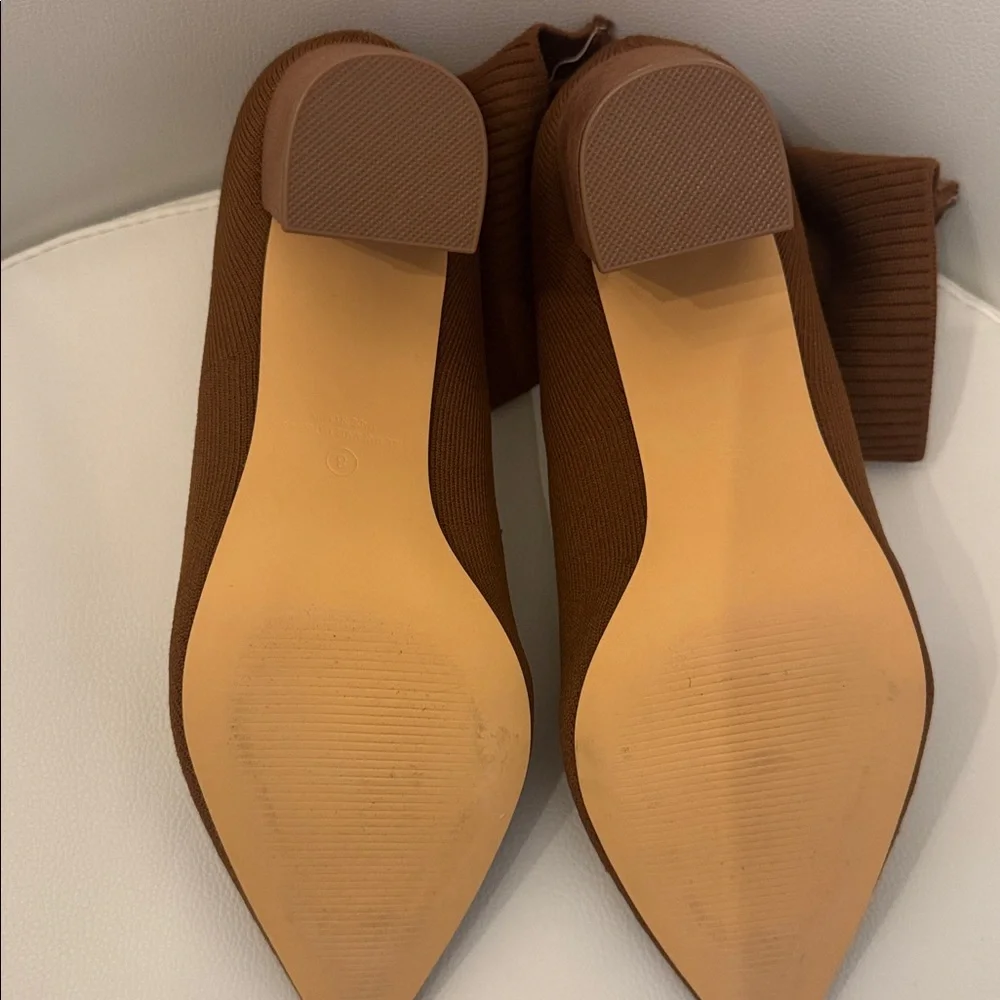 NWOT. Versona Fitted Brown Knit Ankle Boots - Picture 5 of 6